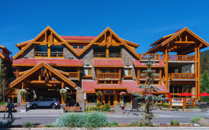 Moose Hotel and Suites